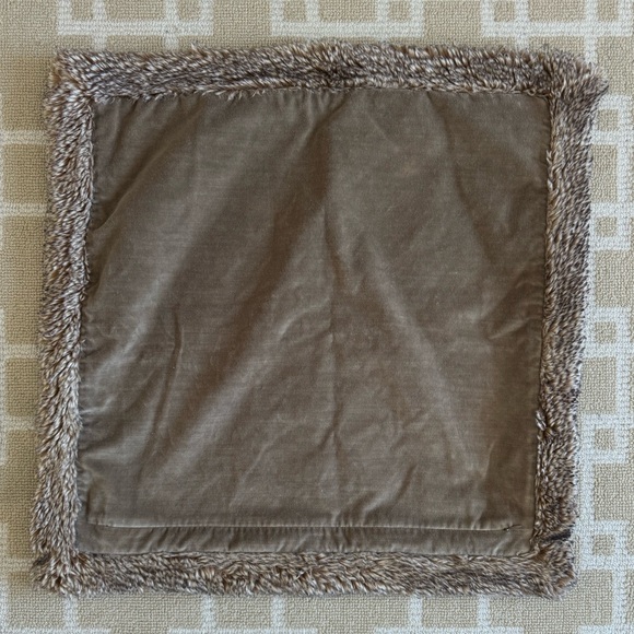 Pottery Barn Faux Fur Trim Throw Pillow Covers Taupe Brown 18x18 Set - Picture 5 of 10